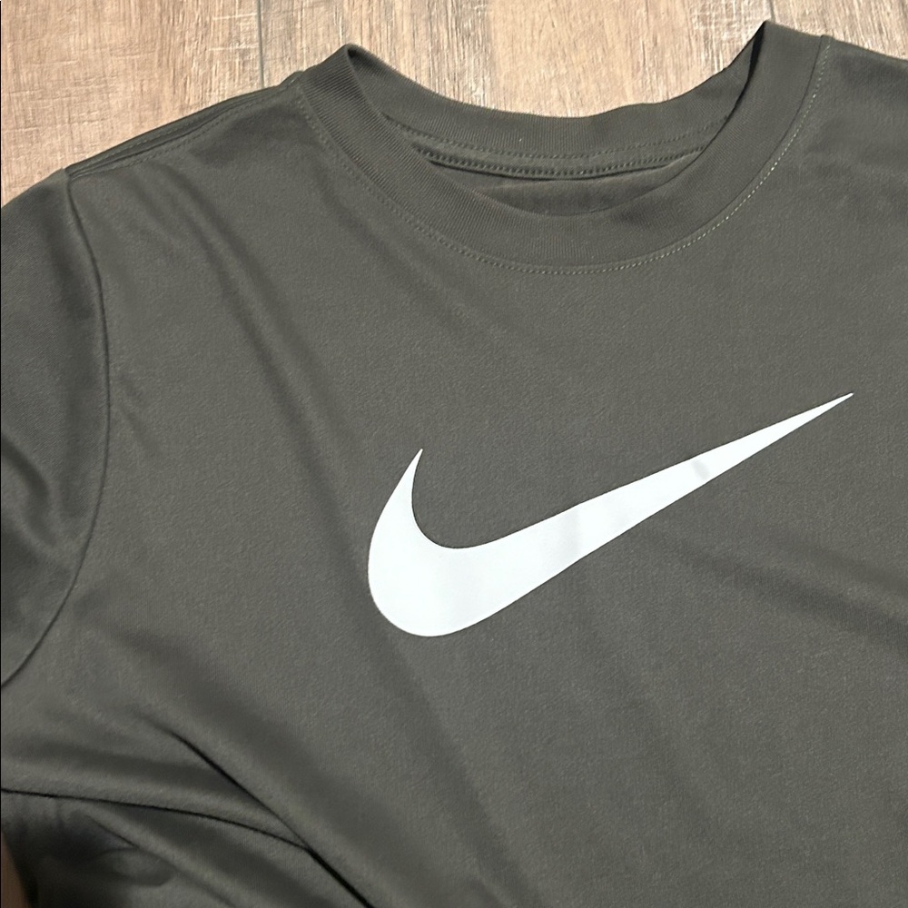 NEW! Nike XL Shirt - Picture 3 of 4